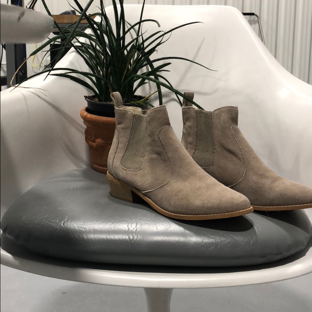 Western Chelsea Boots